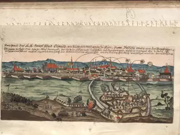 Josef Freund: Prospekt c. k. hlavního města Olomouce, jak je toto viděno od jihu, tato pevnost byla pruskými sbory v roce 1758 10. května obležena, 31. června prvně ostřelována a bombardována, což trvalo do 2. července, kdy jí bylo od nepřítele po vytrvalé píli a práci opět ulehčeno a pevnost byla šťastně 2. července 1758 osvobozena. Kolorovaná mědirytina vložená mezi strany 122 a 123 Deníku obléhání Olomouce, jenž vedl farář u sv. Mořice Josef Jakub Friebeck (1728–1802). Státní okresní archiv v Olomouci, Archiv města Olomouce, fond M 1-1 Knihy, inv. č. 5714. http://vademecum.olomouc.eu/vade/permalink?xid=225EDF9C54A511E49A600025649FE690&scan=71#scan71